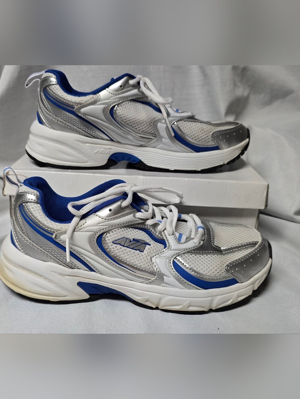 Avia Women’s  White Blue Silver Leather/Mesh Running Sneakers Size 9